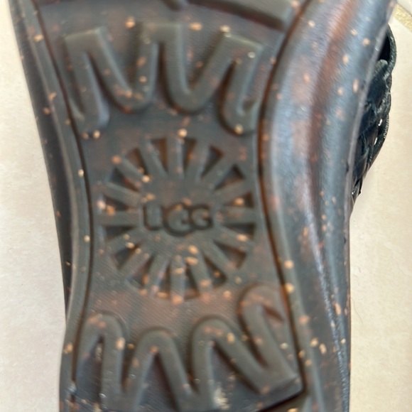 Ugg low heel sandals- very good condition - Picture 6 of 7